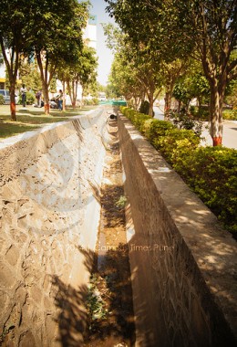 gutter-flowing-from-pccoe-girls-hostel