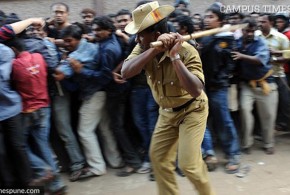 cricket-crowds-queue