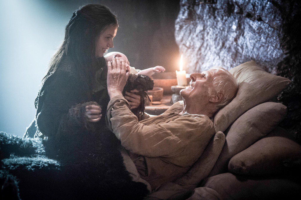 Maester-Aemon-and-his-last-few-minutes-with-Gilly-at-Castle-Black