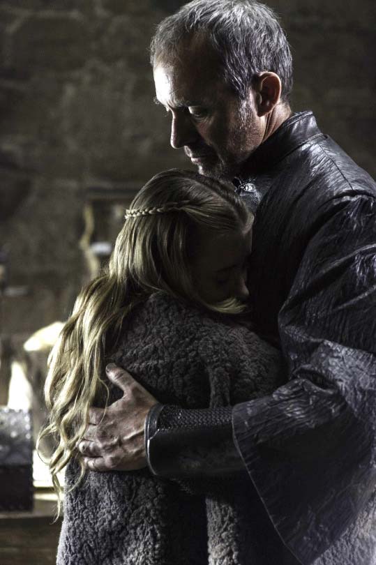 Stannis-with-Shireen-Baratheon-hugging-her-as-the-best-dad-of-westeros