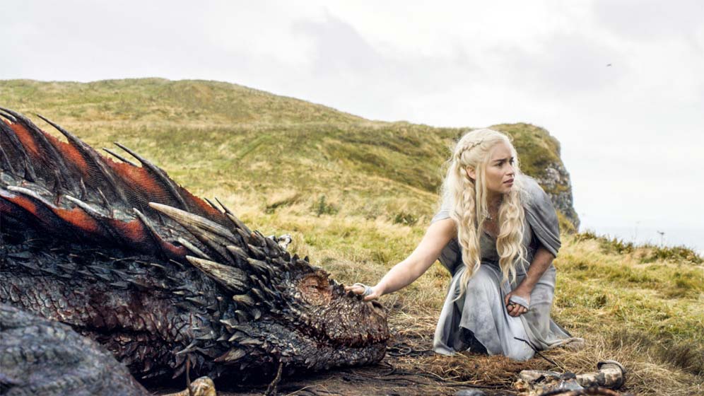 GOT-510-Finale-Daenerys-with-Drogon-in-the-Dothraki-Sea