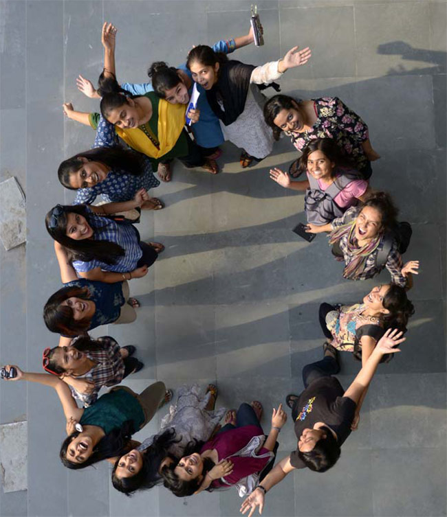 Girls-Group-of-Fergusson-College-Pune