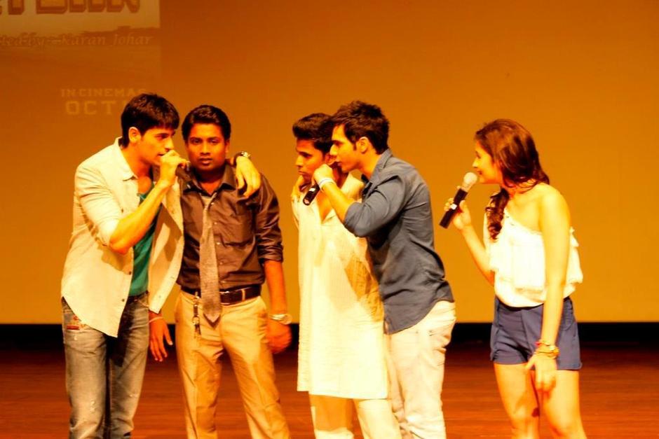 alia-bhatt-and-varun-dhawan-promote-soty-indira-college-pune