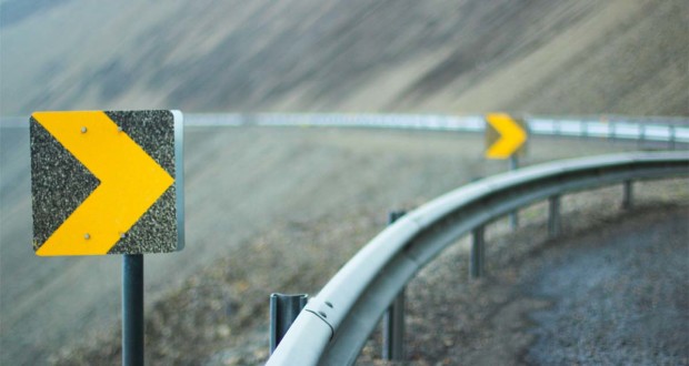 sign-board-showing-right-direction