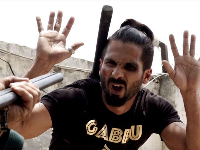 Udta-Punjab-movie-trailer-still-Shahid-Kapoor-beaten-black-eye