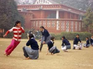 Girls_playing_Kho-Kho