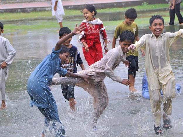 kids-playing-lock-and-key