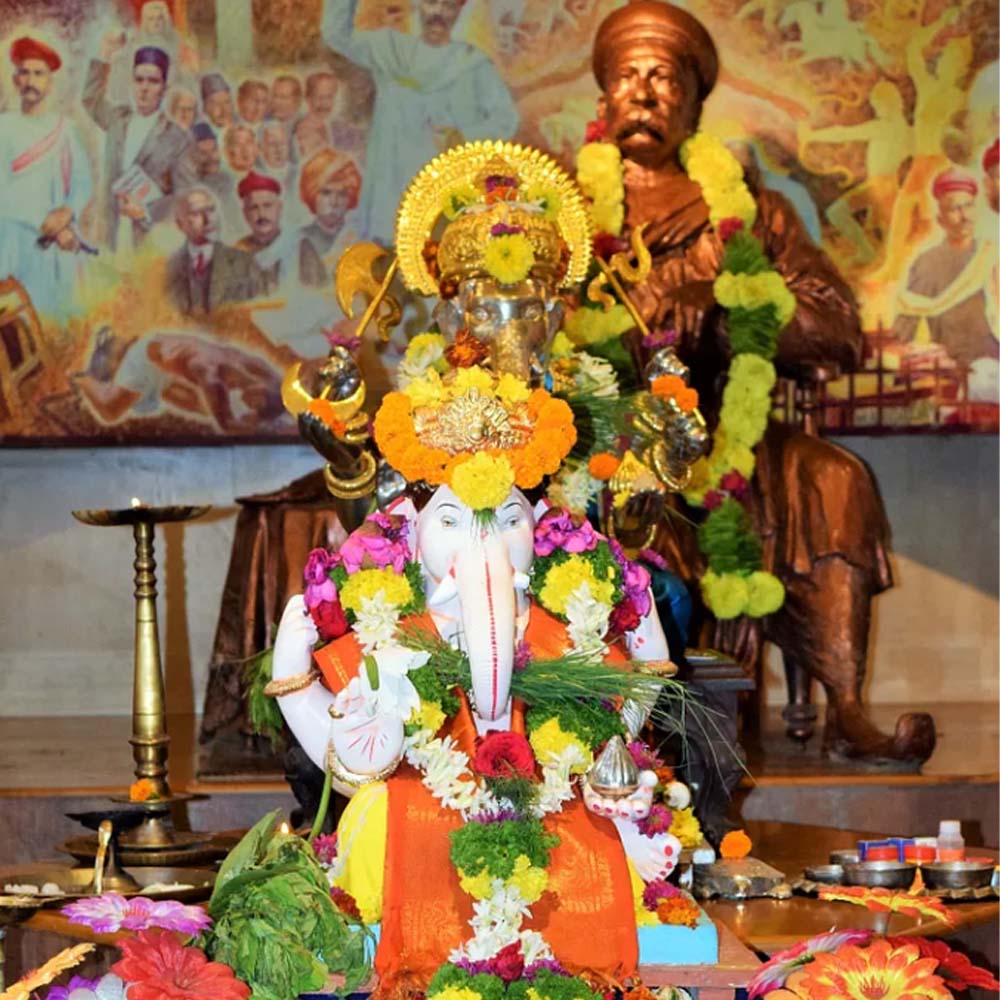 Ganpati-Festival-Pune-2023-Idol-with-Lokmanya-Tilak