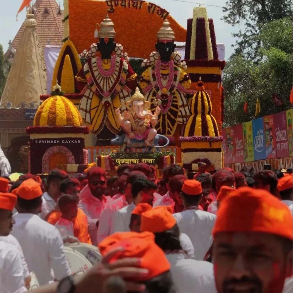 Visarjan-Miravnuks-in-Pune