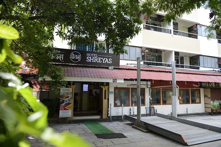 Hotel-Shreyas-Ukdiche-Modak-in-Pune