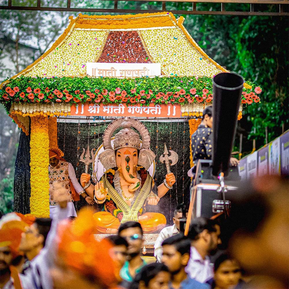 Visarjan-Miravnuks-in-Pune