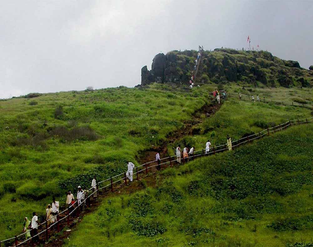 Kalsubai-Peak-trekking-hiking-in-Pune