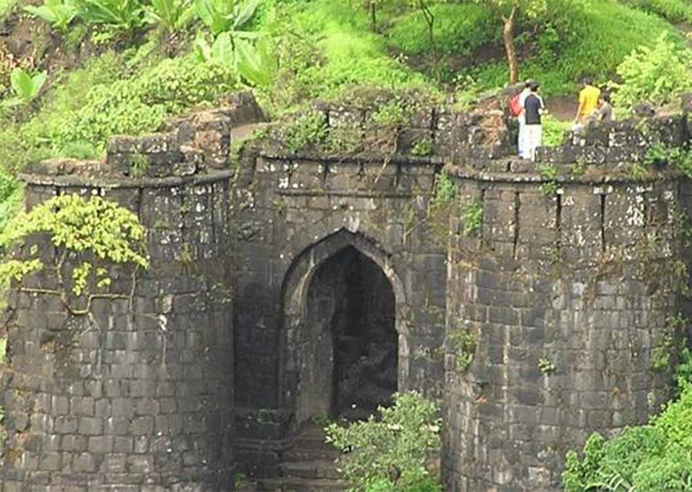 Sinhgad-trekking-hiking-in-Pune