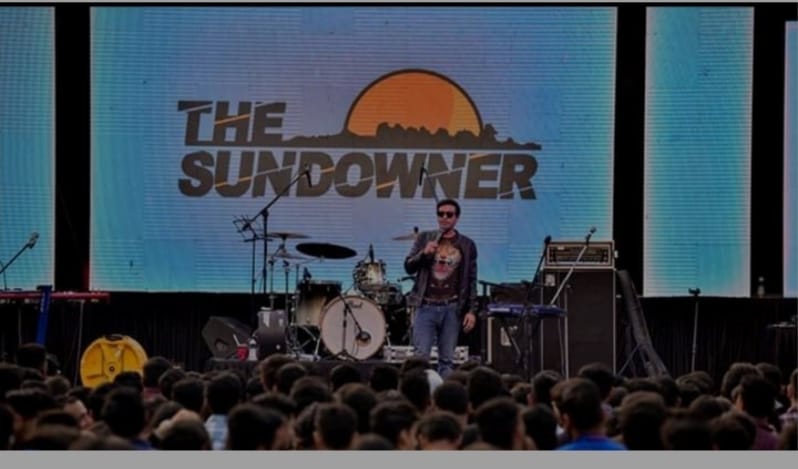 Live performance on stage during the Sundowner closing event at Sympulse 2026